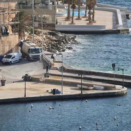 Cherry Penthouse In Spinola Bay Apartment *