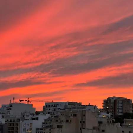 Cherry Penthouse In Spinola Bay 아파트
